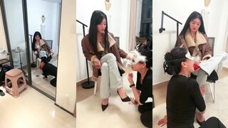 女女调教系列，女s调教女m吃新鲜黄金，把黄金摸在鞋底让女m舔干净