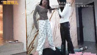 银儿_素人_小美女_首次_虐男奴_鞭打_踢踹_全体重踩踏_猜头_舔鞋