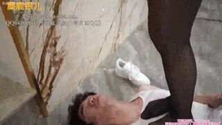 银儿_超级_绿茶_黑丝_小白鞋_踹头_冰火两重天_全场大力踹脸