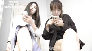 Kitty baby 第一人称舔鞋底臭袜踩脸