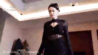 艾琳175 长腿 嫩模 全体重踩踏 玩弄 人体 台阶