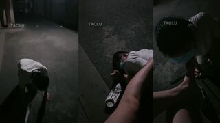 强抚-小区楼下玩狗