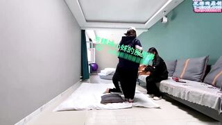 精神小妹双女主踩踏调教猛踢扇耳光