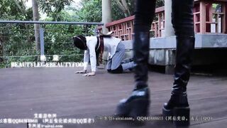 艾琳  户外 社死 调教 公园 露出 骑马奴 路人经过时恋足