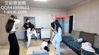 女生们的“大玩具”！脚踩面包，吸完脚汗后给狗吃