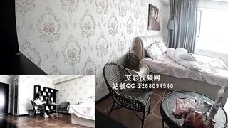 绝对劲爆隐藏针孔偷拍 偷舔学姐的玉足