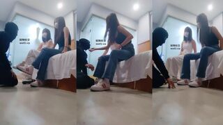 41476【女生也能很暴力】双S学生主脏鞋白袜暴力虐打【下】重度踹脸跺头耳光，强制口水_—_视频