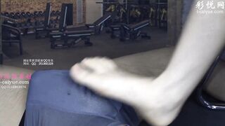 南国原创_073_五一新感觉新体验，健身女老师的惩罚，脚下吐奶！