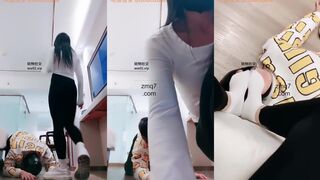 #妮蔻  脏鞋 白袜 踩踏 踢踹 舔鞋底