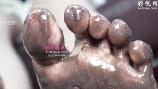 南国原创_066_新S莉莉美脚踩酸奶喝奥利奥，语言诱惑，一脸不屑的眼神绝了！