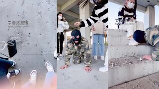 精彩！多名素人荒废工地残忍虐