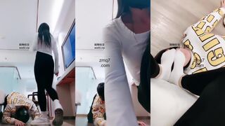 妮蔻 舔脏臭鞋子