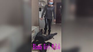 空乘文文联合闺蜜一同惩罚变态尾随大叔