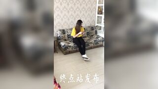 娇娇和馨馨女王踢狗叮叮