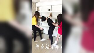 娇娇和馨馨女王踢狗叮叮