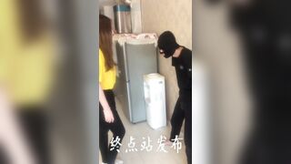 娇娇和馨馨女王踢狗叮叮