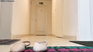 女女剧情-第3集《我给邻居当脚奴》彻底沦为美女邻居家奴后的悲惨生活！