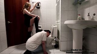 HEEL15CM - Jeanne - Under The Heels - Toilet Brush