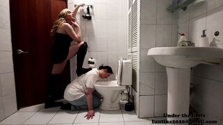 HEEL15CM - Jeanne - Under The Heels - Toilet Brush