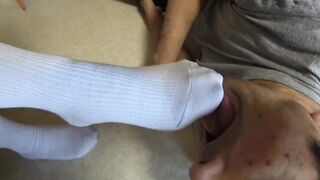 変幻餌罪_DY_8_歯科助手様の上履きと白ハイソックスで顔を踏まれまくられ死にそうな便利屋君_01